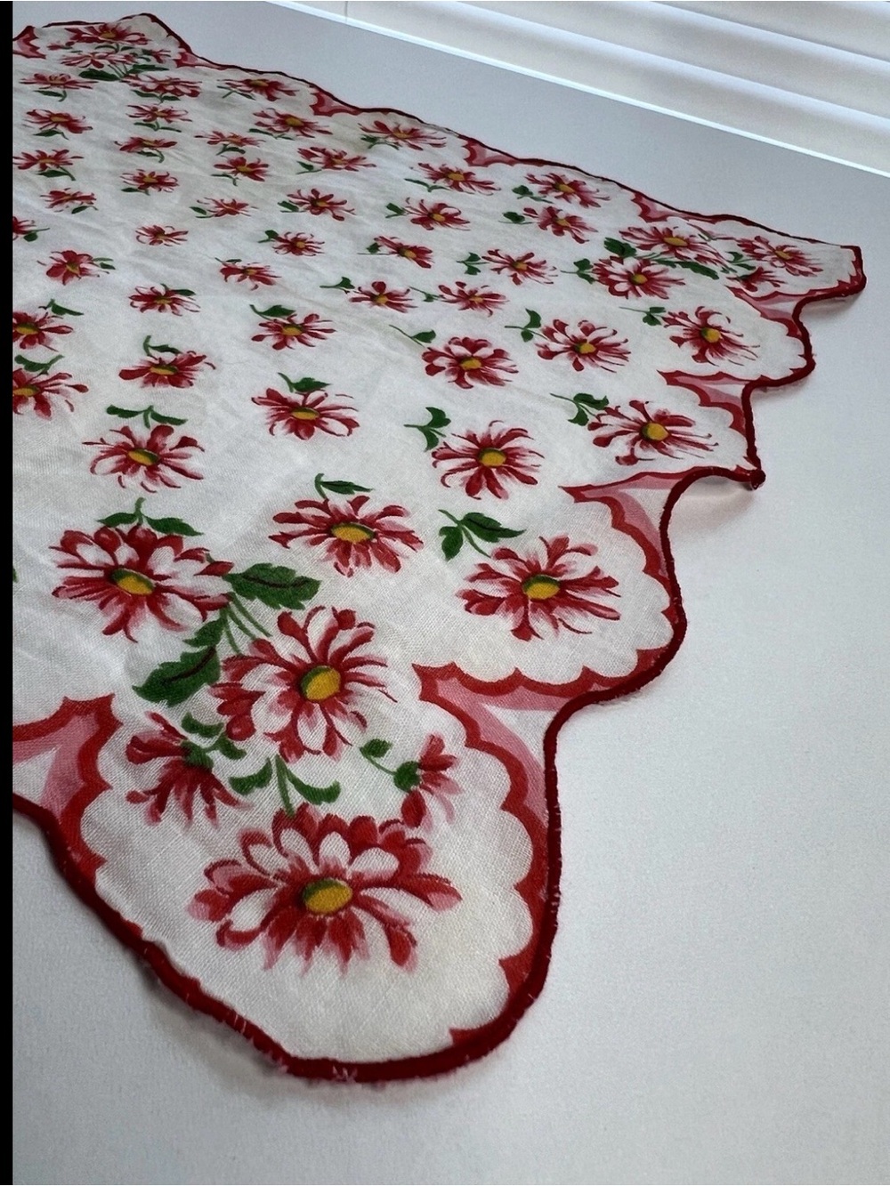 Vintage Floral Scalloped Handkerchief - Red Daisy Print